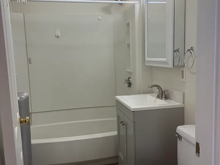569 Main St #2R — Photo 26