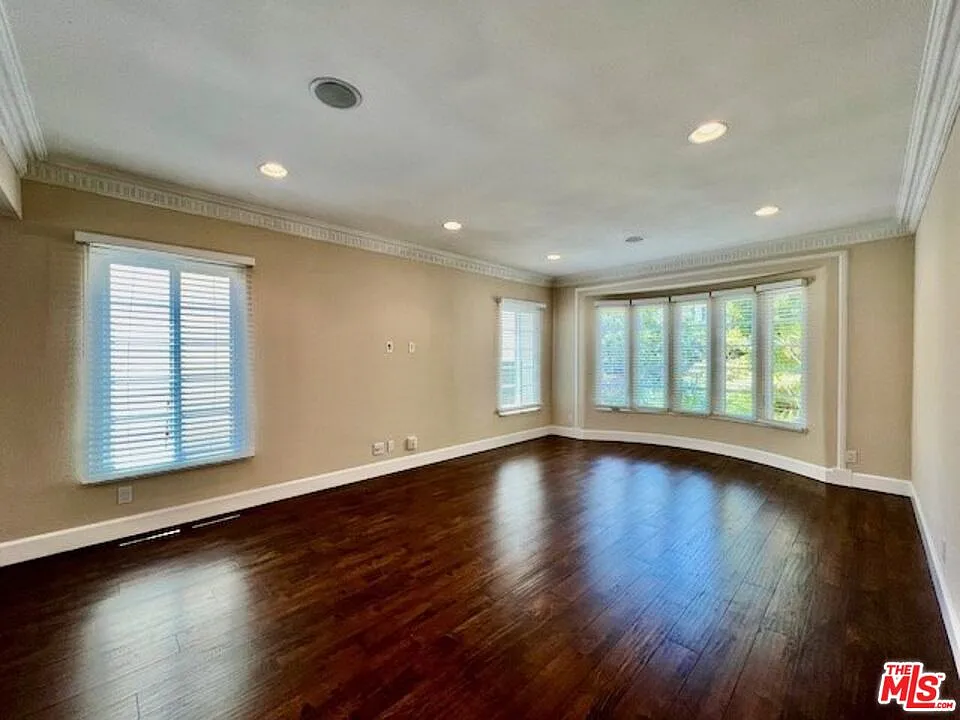 2 bed, 1.0 bath, 1300 sqft, $3,450 — Photo 2