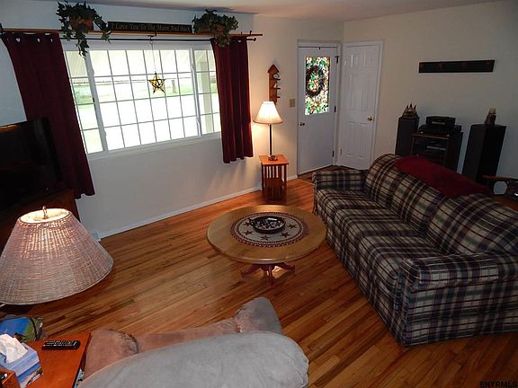 5th image of 4 Eureka Dr