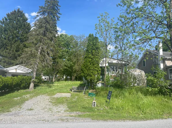 907 Shand Ave, Altoona, PA 16602