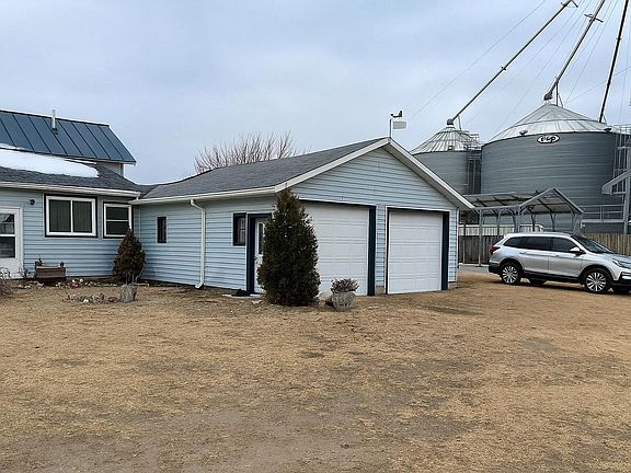 3rd image of 1324 W Townline Rd