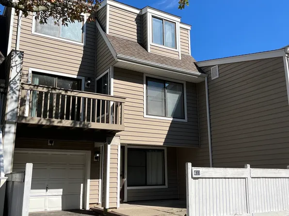 433 Thoreau St 433, Branford, CT 06405