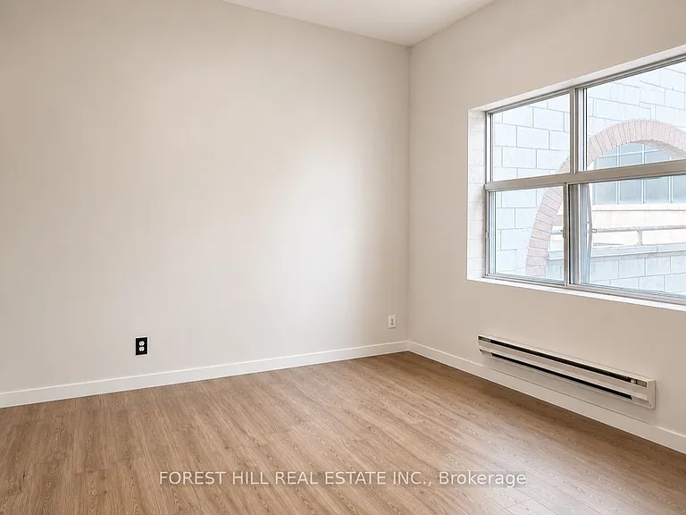 126 Dundas St E #301 — Photo 2