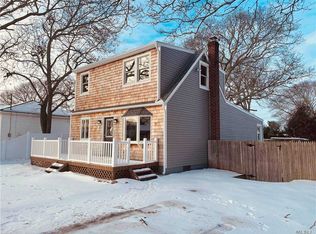 23 Rugby Dr, Shirley, NY 11967