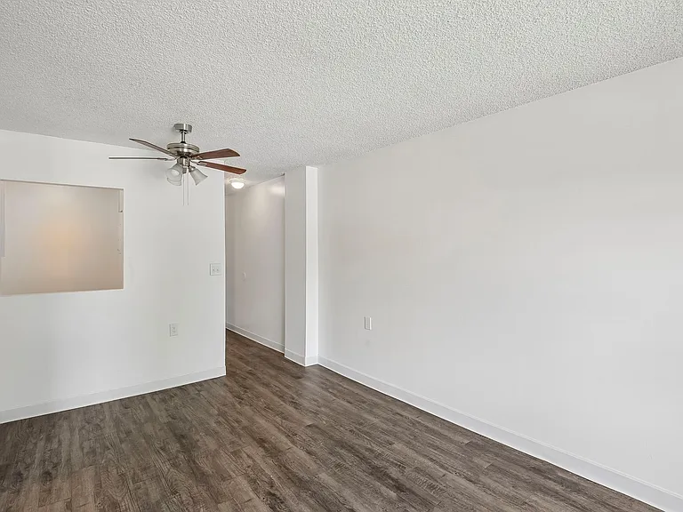 Riverview Apartments — Photo 33