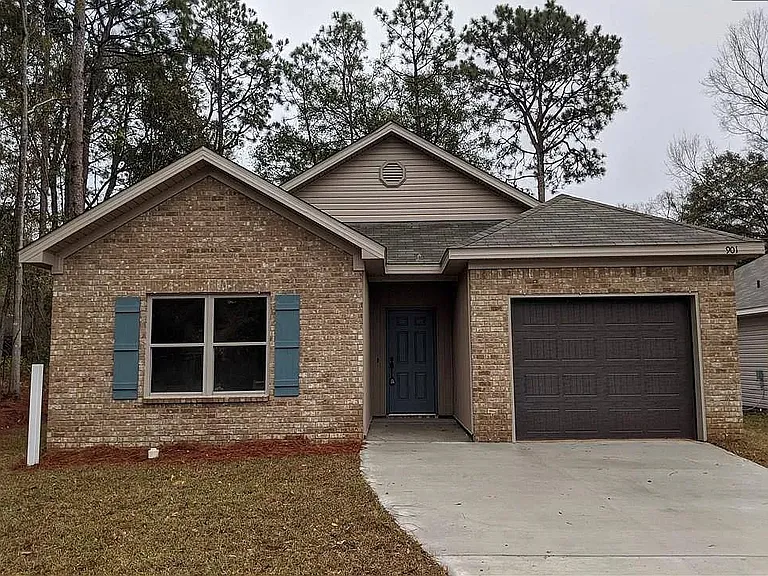 901 Louise Ave — Photo 1