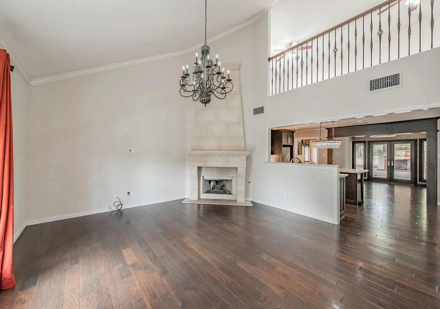 Beautiful 3 Bedroom Home in Lost Creek — Photo 4