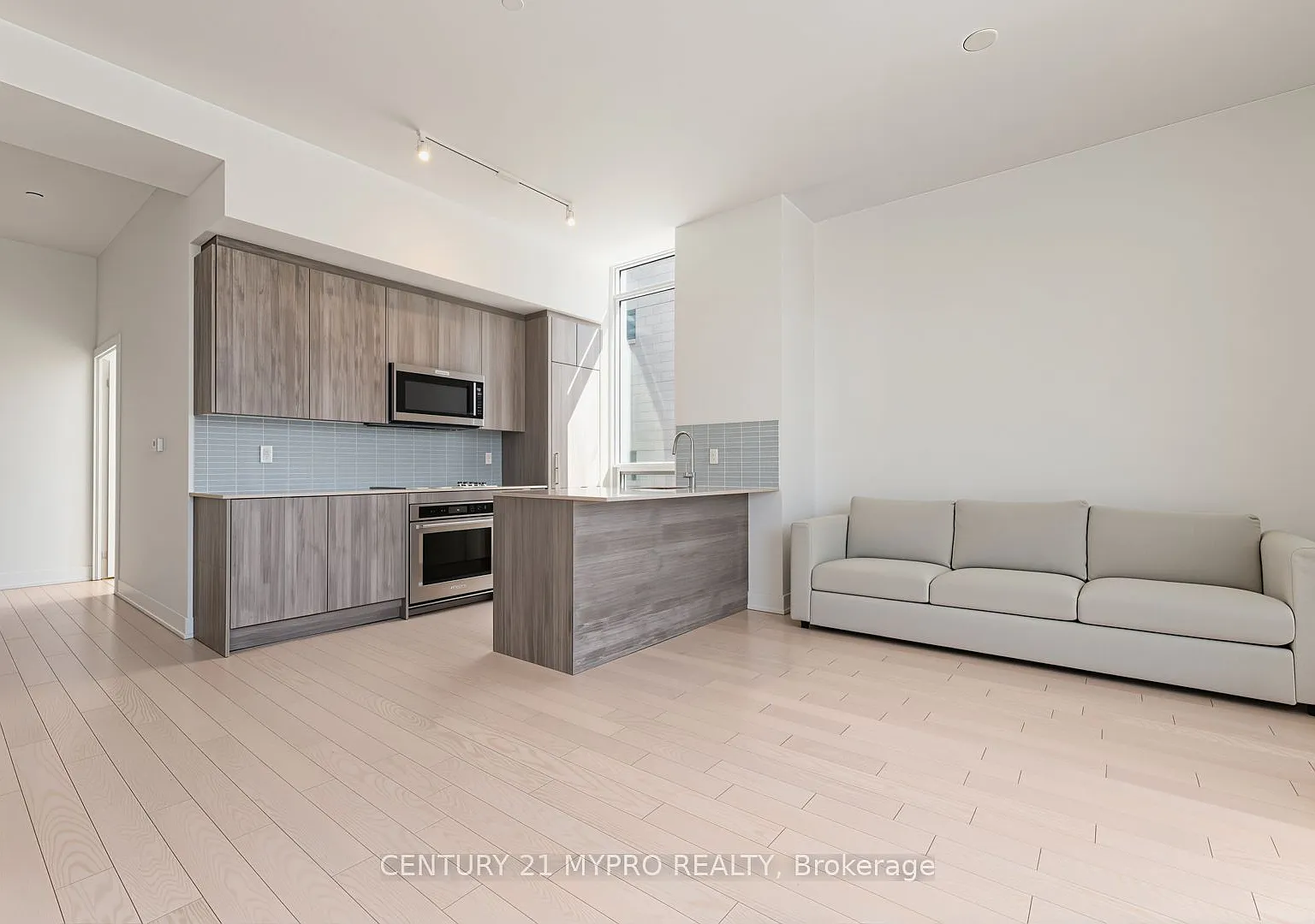 3 bed, $4,000 — Photo 1
