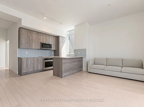 181 Bedford Rd #203, Toronto, ON M5R 0C2
