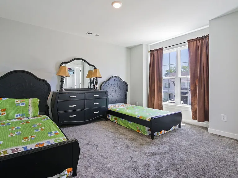 917 Plowson Rd — Photo 32
