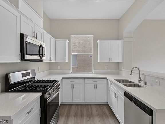3rd image of 1836 Fossil Butte Way