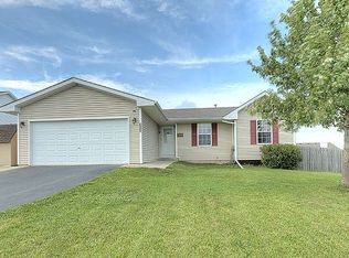 685 Ballymore Rd, Roscoe, IL 61073