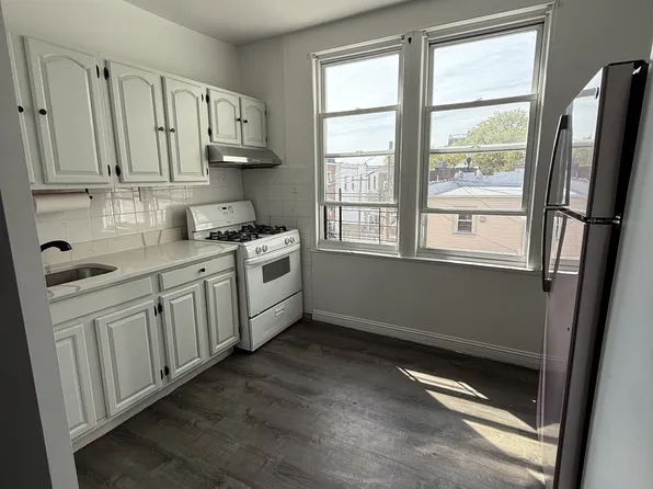 120 Avenue V APT 2, Brooklyn, NY 11223