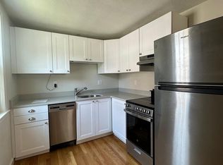 184 Broadway St APT 2, Wakefield, MA 01880