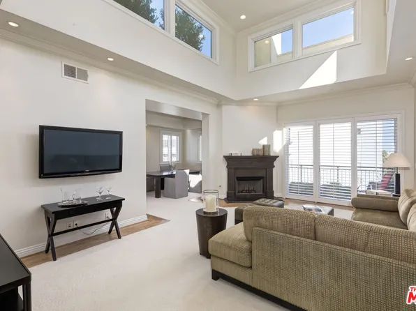 132 S Maple Dr #Penthouse 4, Beverly Hills, CA 90212