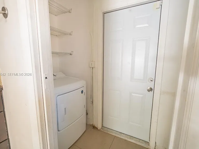 3129 Hollywood Blvd — Photo 11