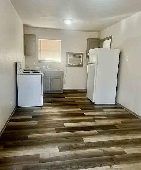 566 3rd St SW — Photo 2