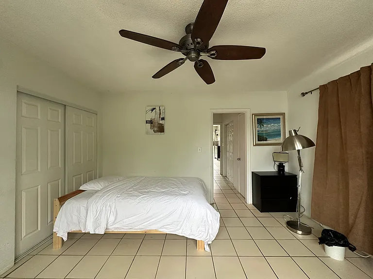 3100 NE 9th St #1 — Photo 1