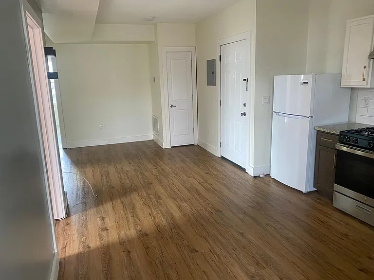 92 Clinton Pl #2A — Photo 2