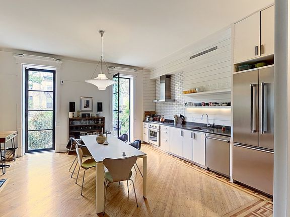 3rd image of 425 Hancock St #1