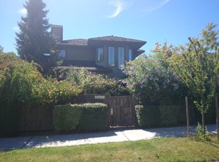 2257 W Viewmont Way W, Seattle, WA 98199