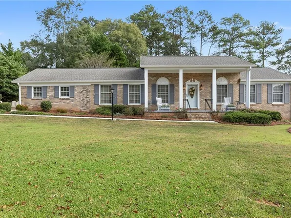 332 Plantation Cir, Fayetteville, GA 30214