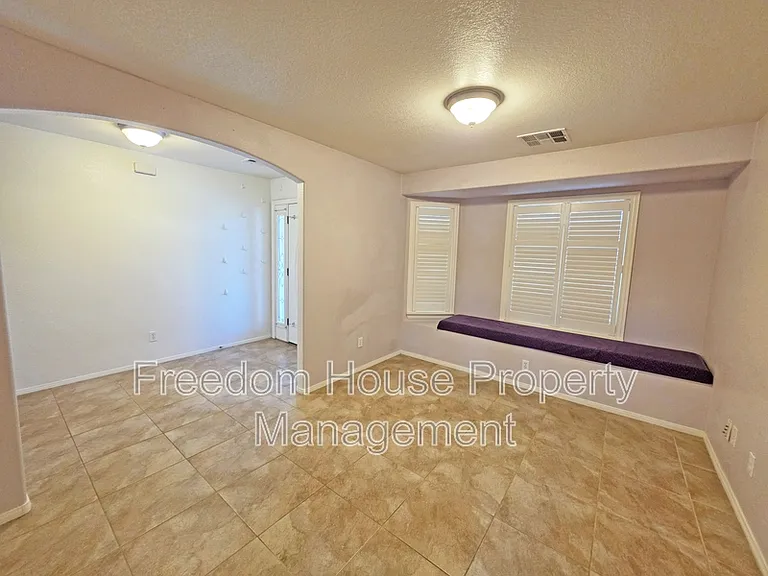 111 Mondale Ct — Photo 10