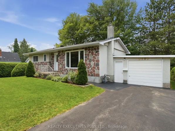 2593 Cleroux Cres, Ottawa, ON K1W 1B6