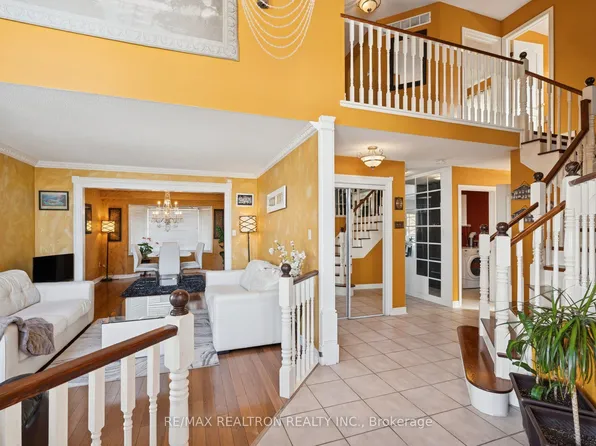 11 Redtail Cres, Hamilton, ON L9B 2R6