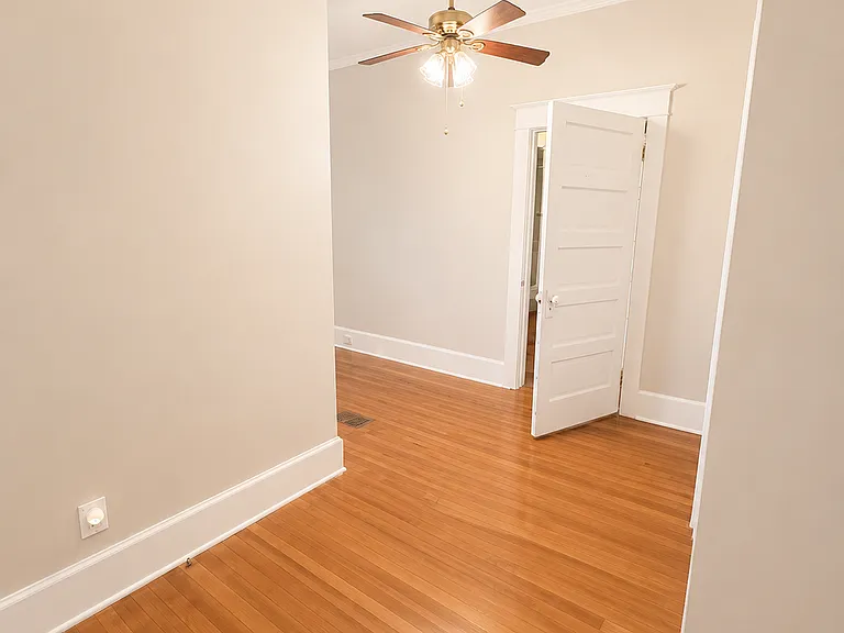 2124 Marion St — Photo 16