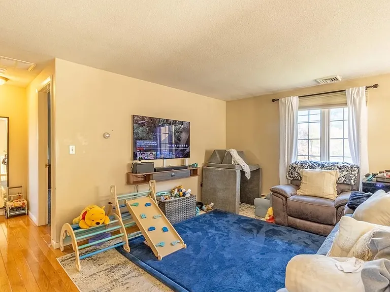 6 Russell Ave #2 — Photo 3