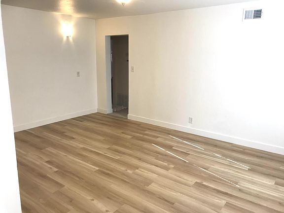 5th image of 877 Eleanor Ave