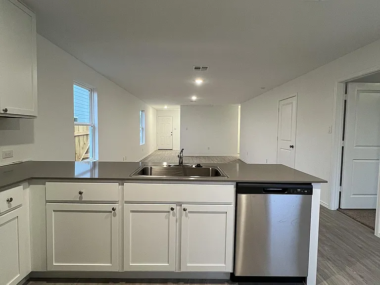 9904 Wye Ml — Photo 12
