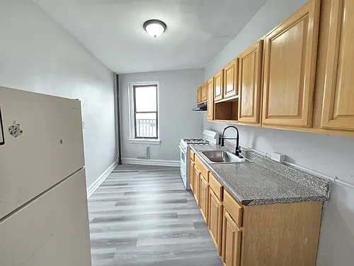 160 Ellis Ave Photo 1