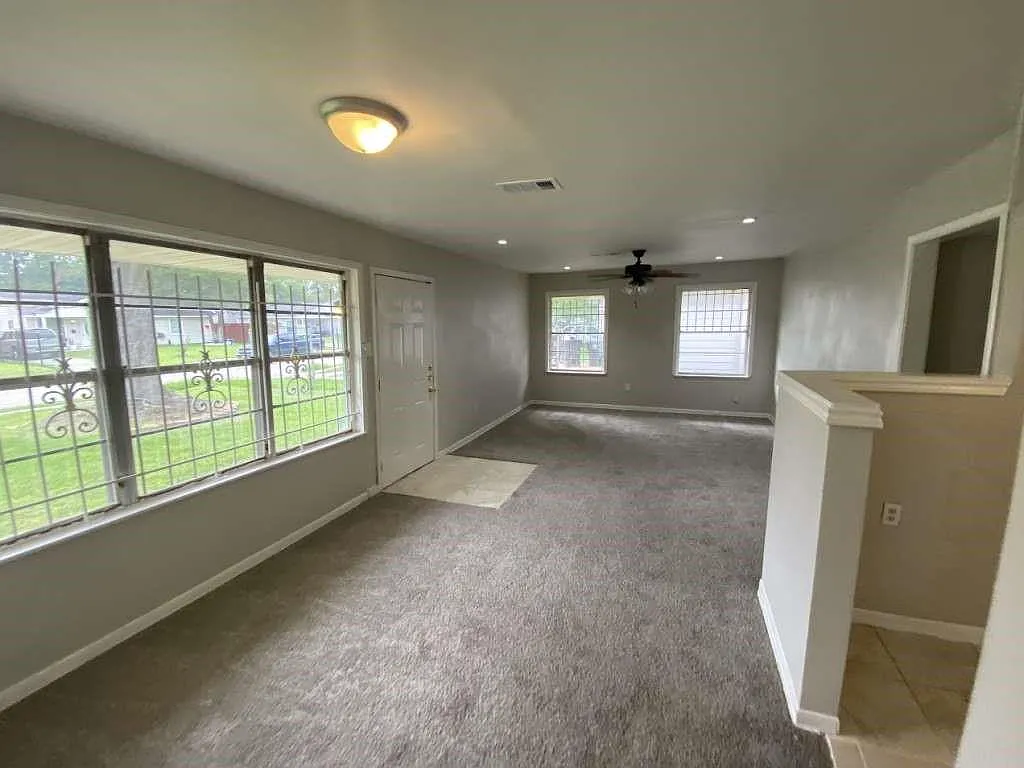 3 bed, 1.5 bath, 1203 sqft, $1,850 — Photo 2
