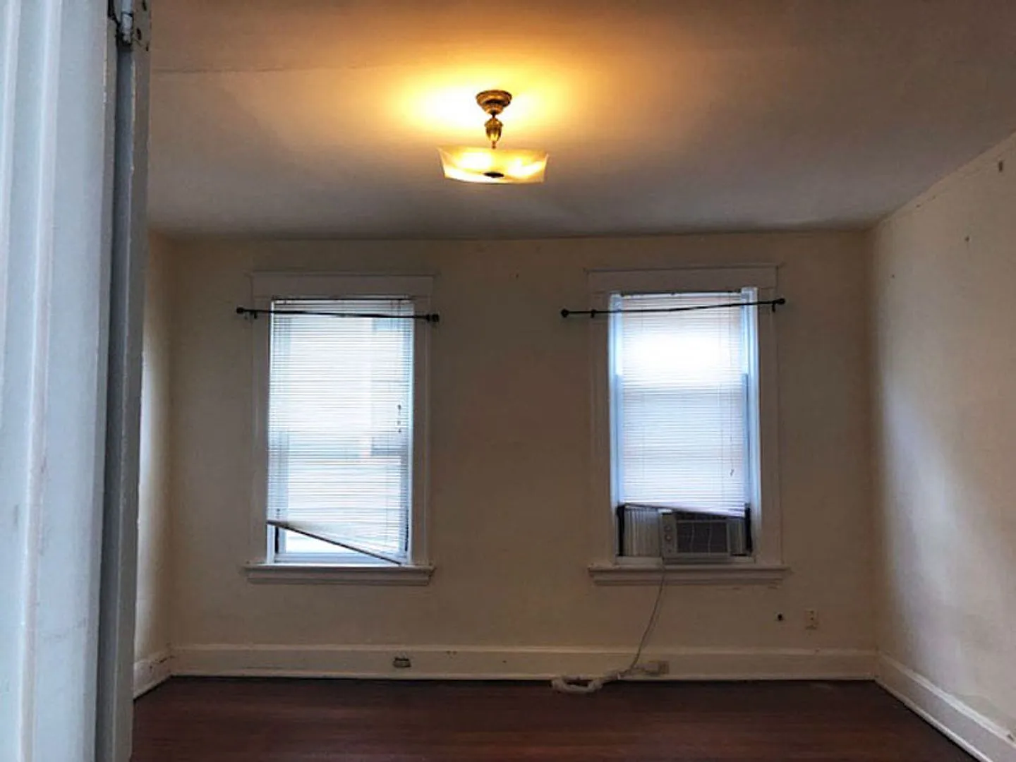 3 bed, 1.0 bath, 2060 sqft, $2,695 — Photo 3