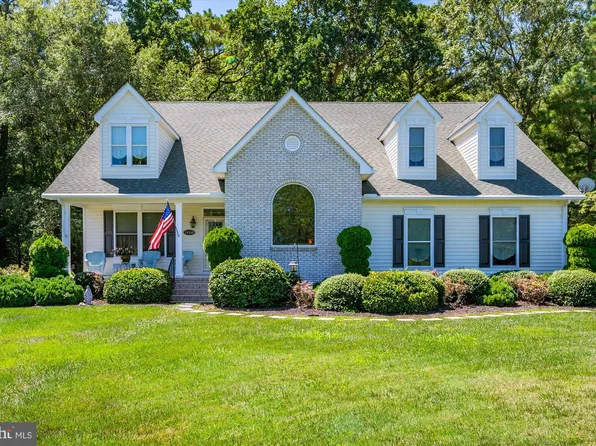 11530 Country Club Dr, Berlin, MD 21811