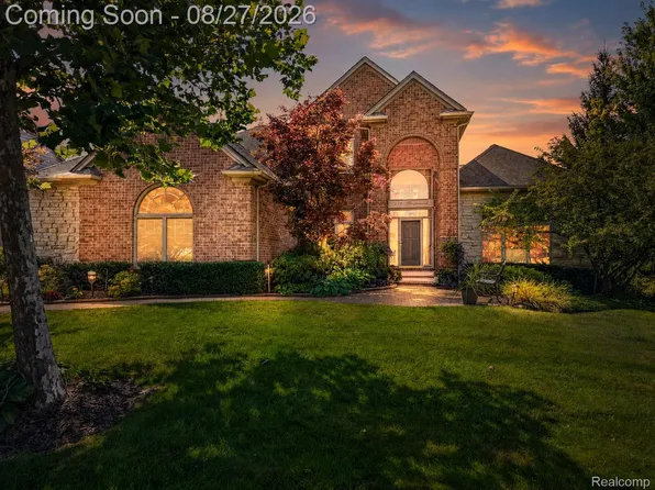 879 Benjamin Dr, Troy, MI 48098