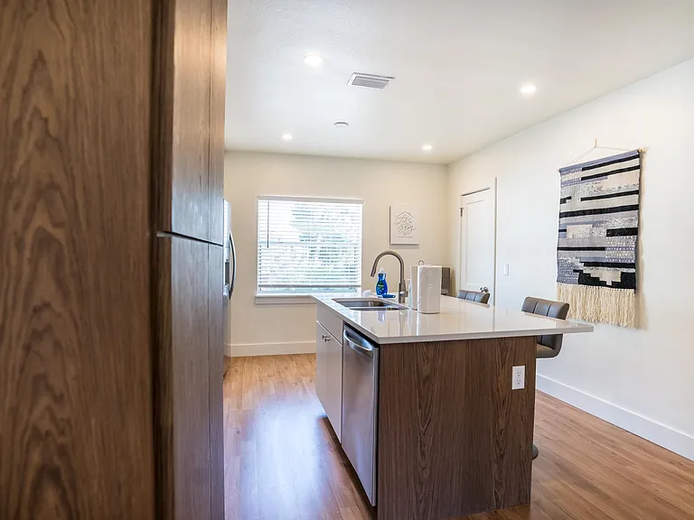 2160 Riverside Ave #7 — Photo 37