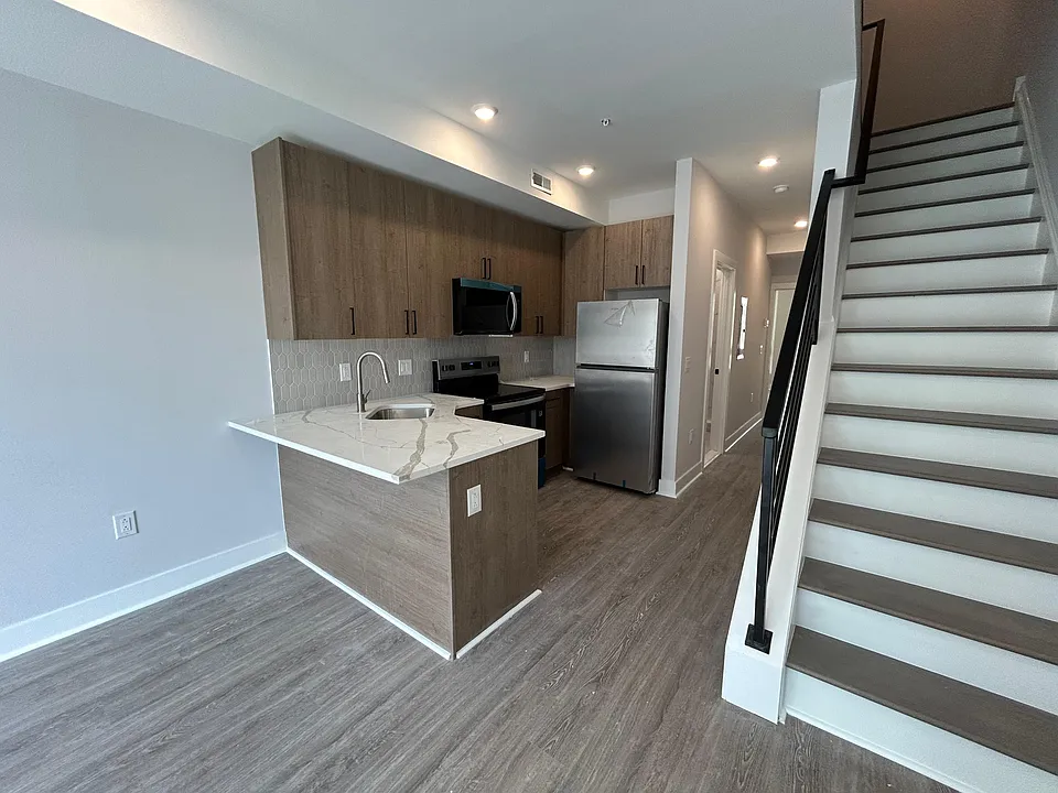 2205 N Franklin St #2