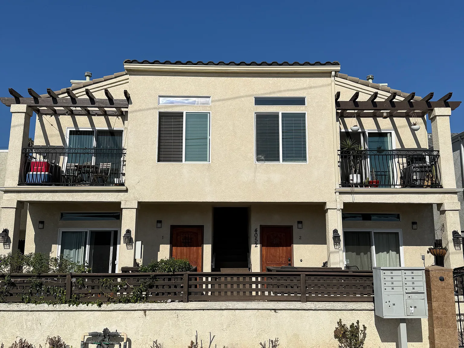 2 bed, 850 sqft, $3,300 — Photo 1