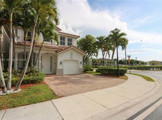 10868 NW 84th St, Doral, FL 33178