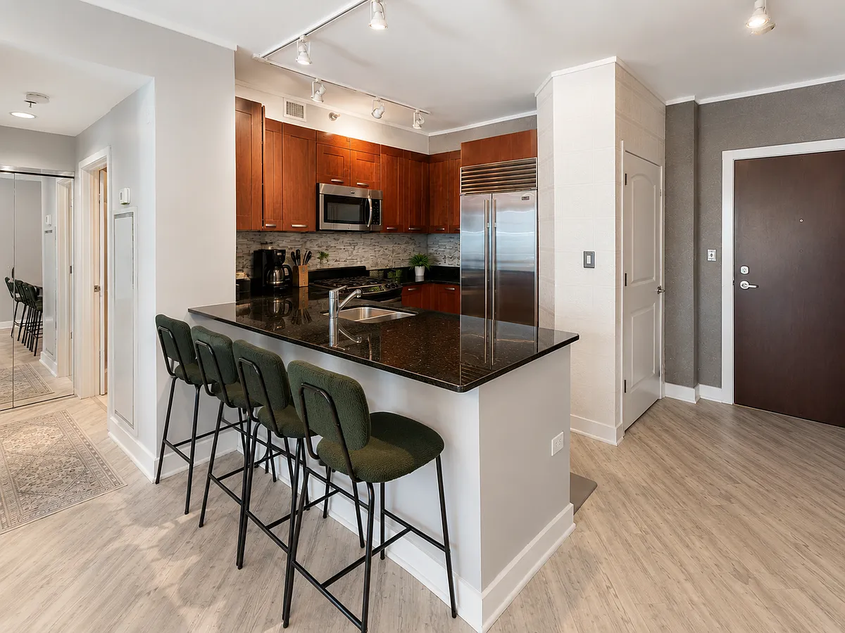 Building Photo - 744 N Clark St #803