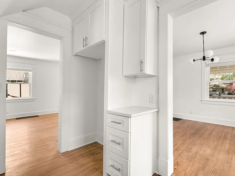 617 E Delmar St — Photo 15