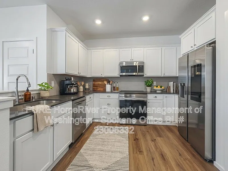 3 bed, 3.0 bath, 1704 sqft, $2,475 — Photo 2
