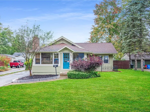 671 Longfellow Dr, Berea, OH 44017