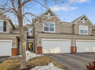 2784 Spy Glass Dr, Chaska, MN 55318