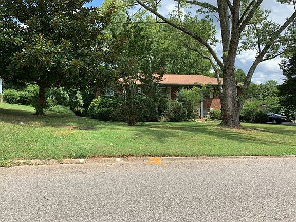 3rd image of 9136 Carlton Cir