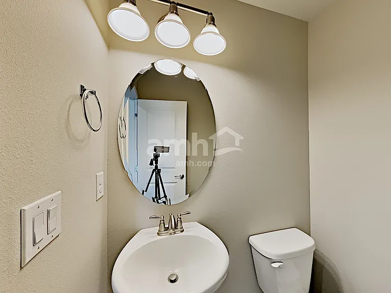 245 Iris Ln — Photo 9