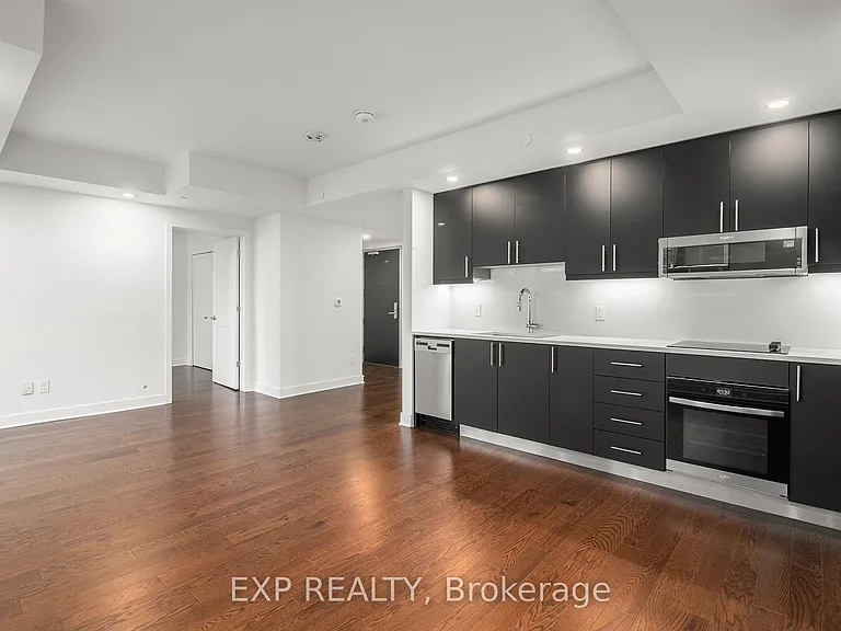 180 George St #1301 — Photo 13